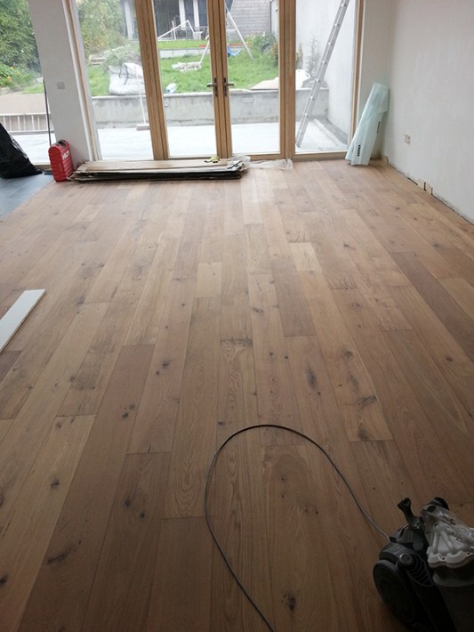LP02.01 - Flooring - semi solid distressed Oak