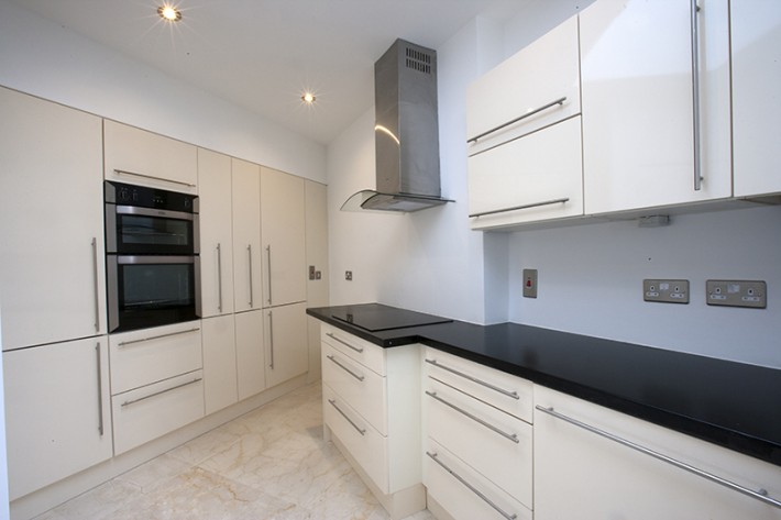 LP02.02 - Fitted kitchen